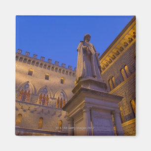 Imán Noche en la plaza Salimbeni, Siena, Italia. 2