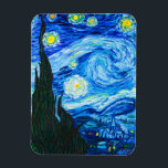 Imán Noche Van Gogh Starry<br><div class="desc">Magnet que presenta la pintura al óleo de Vincent van Gogh La noche estrellada (1889). Inspirado por su estancia en un asilo,  el arte representa un pueblo bajo un cielo nocturno de estrellas y luna azul y amarilla. Un gran regalo para los aficionados al post-impresionismo y al arte holandés.</div>