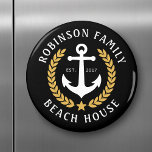 Imán Nombre de la familia Casa Anchor Estilo de oro Lau<br><div class="desc">Elegante imán de frigorífico circular con tema náutico, nombre familiar personalizado y casa de playa, casa lago u otro texto deseado y fecha establecida. Cuenta con un anclaje de barco diseñado por un personalizado con hojas de laurel de estilo dorado y una estrella en negro o fácilmente personalizar el color...</div>