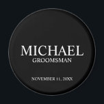 Imán Nombre personalizado del padrino y monograma negro<br><div class="desc">Regalos personalizados modernos para padrinos con el nombre del padrino,  título y fecha de la boda en estilo de letra serif clásico blanco sobre fondo negro.

También perfecto para el mejor hombre,  el padre de la novia y más.</div>