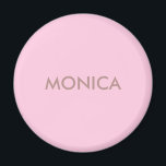 Imán Nombre personalizado giratorio rosa<br><div class="desc">El nombre personalizado de fondo rosa grisáceo aporta un toque de feminidad a tu regalo. Con su color rosa brillante y la posibilidad de personalizarlo con su propio nombre,  es la forma perfecta de añadir un toque personalizado y elegante.</div>