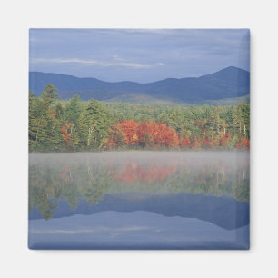 Imán Norteamérica, EE. UU., NH, Reflejos de otoño en