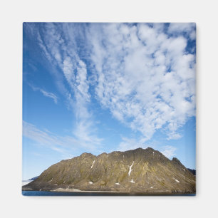 Imán Noruega, Svalbard, Nubes sobre acantilados escarpa