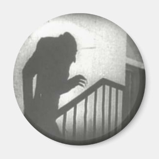 Imán Nosferatu recorriendo las escaleras