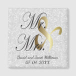 Imán Novia y Groom | Sr. y Sra. Boda Keepsake<br><div class="desc">Día De Boda Favor Magnet. Un día de bodas Manténgase listo de la novia y el novio para personalizar. Nota ✔: No es necesario cambiar todas las áreas de plantilla. 📌 Si necesita una mayor personalización, haga clic en el botón "Haga clic para más Personalizares" o "Personalizar o Editar diseño"...</div>