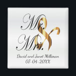 Imán Novia y Groom| Sr. y Sra. Boda Keepsake<br><div class="desc">El Día De La Boda Favorece A Los Magníficos. Un día de boda Keepsake de la Novia y el Groom listo para personalizar. ⭐ Este producto es 100% Personalizable. Gráficos y/o texto pueden ser agregados, borrados, movidos, cambiados de tamaño, rotados, etc... ⭐ 99% de mis diseños en mi tienda están...</div>