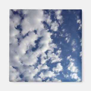 Imán Nubes hinchadas en el cielo azul