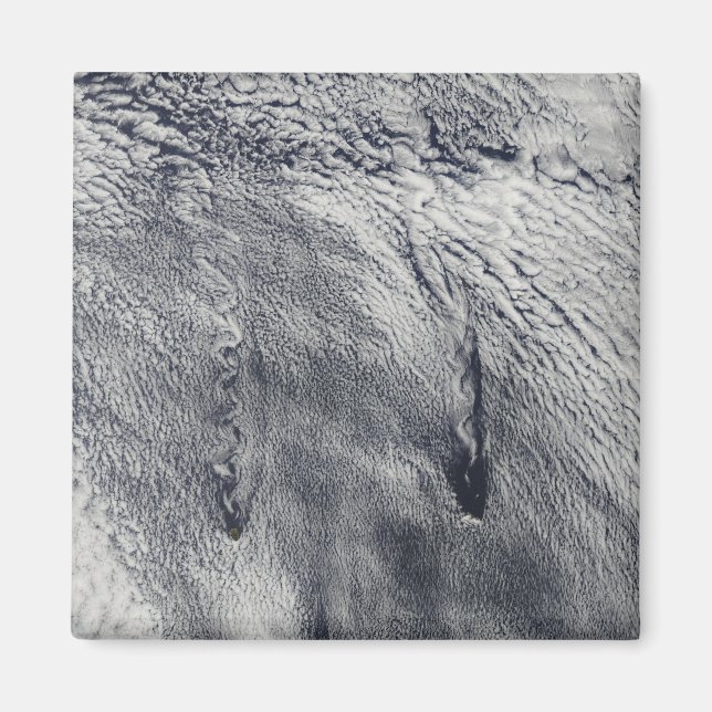 Imán Nubes sobre las islas Juan Fernández (Frente)