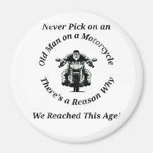 Nunca elijan a un anciano en motocicleta