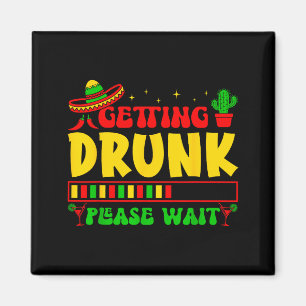 Imán Obteniendo por favor espere cinco de mayo divertid