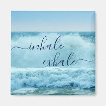 Olas azules oceánicas con exhalación inhalatoria e