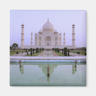 Imán opinión de la madrugada del Taj Mahal reflejado