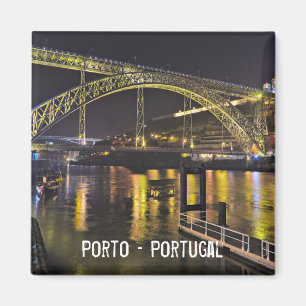 Imán Oporto - Portugal. Escena nocturna cerca del río 