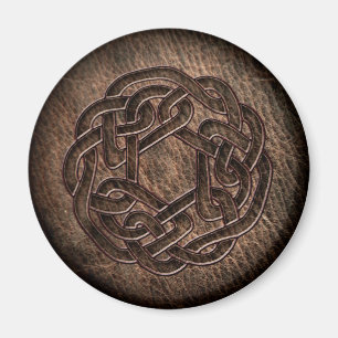 Imán Ornamento céltico grabado en relieve en el cuero