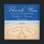 Imán Oscuro Blue Beach Wedding 2 corazones en la arena<br><div class="desc">Esta Boda Azul Oscura de 2 Corazones en el imán de arena es un perfecto favor de boda. Nuestros productos nupciales Blue Hearts on the Beach están disponibles en una gran variedad de productos para la boda perfecta en la playa personalizado.</div>