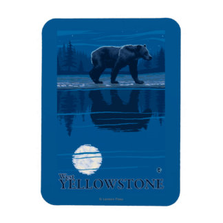 Imán Oso bajo la luz de la luna - West Yellowstone, Mon