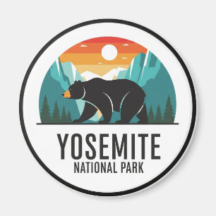 Imán Oso en medio hogar en el Parque Nacional Yosemite