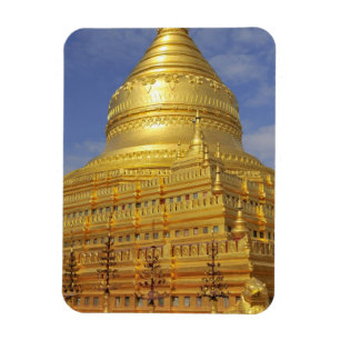 Imán Pagoda Shwezigon en Bagan, Bagan (Pagan), 2