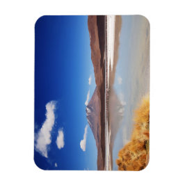 Imán Paisaje altiplano con volcán en Bolivia