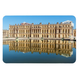 Imán Palacio de Versalles y reflexión en un estanque