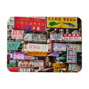Imán Pancartas neón en las calles de Hong Kong