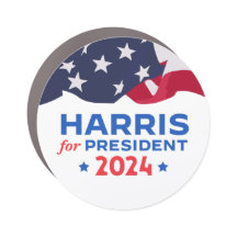 Kamala Harris por la bandera estadounidense del pr