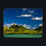 Imán Paracaidismo en la vista de un León impresionante<br><div class="desc">COPYRIGHT Stuart Westmorland / DanitaDelimont.com | AF28 SWS0115.jpg | Paracaidismo en vista de la impresionante montaña de los Leones en el sur de Mauricio,  África</div>