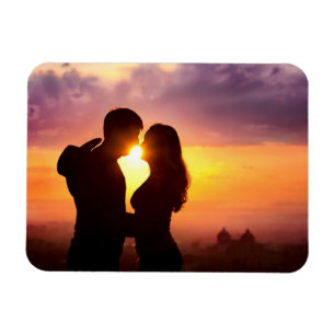 Imán Pareja De Silhouette Al Atardecer