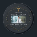 Imán Partido de Graduación de Foto de Escuela de Medici<br><div class="desc">Este imán de conservas para graduación de la escuela de medicina negra de la moda presenta un diseño hexagonal geométrico de oro con un elegante médico caduceus encima de una foto del graduado. Imanes fotográficos modernos para un nuevo médica o enfermera en 2024.</div>