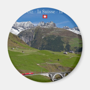 Imán Paseo del tren a través de las montañas suizas