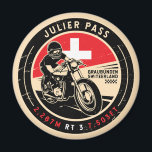 Imán Paso de Julier | Suiza | Motocicleta<br><div class="desc">Julier Pass hecho en un emblema vintage de estilo angustiado. Es un famoso paso de alta montaña que se encuentra en Suiza.</div>