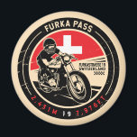 Imán Paso Furka | Suiza | Motocicleta<br><div class="desc">Paso Furka hecho en un emblema vintage de estilo angustiado. Es un famoso paso de montaña que se encuentra a lo largo de los Alpes en Suiza.</div>