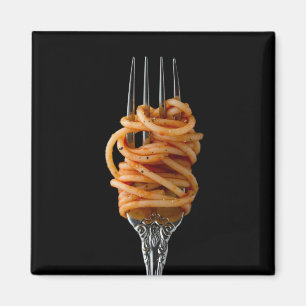 Imán Pasta echada en la horquilla, espagueti de comida