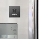 Imán Patrón de malla geométrica gris oscuro Monograma<br><div class="desc">Monograma Personalice con su personalizado inicial y su nombre. El gradiente gris oscuro del patrón de malla geométrica triángulos sombríos. Malla geométrica triangular con gradiente oscuro.</div>