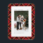 Imán Patrón rojo clásico de plaquetas merry navidad<br><div class="desc">¡Traiga un toque de alegría navideña a su casa con nuestro imán de Navidades fotográficos de Personalizable! Perfecto para mostrar recuerdos preciados, este imán te permite personalizarlo con tu foto festiva favorita, haciéndolo un complemento único a tu decoración de vacaciones. Un regalo ideal para la familia y los amigos: ¡cree...</div>