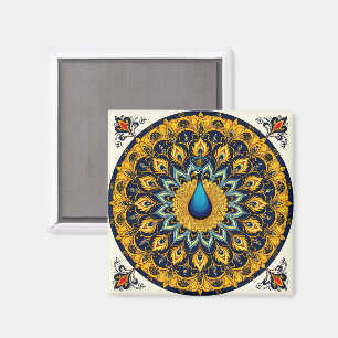 Imán Pavo real decorativo sobre fondo blanco
