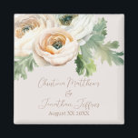Imán Peach Ranunculus romántico en marfil<br><div class="desc">Este romántico imán personalizado floral presenta un elegante fondo de marfil de color con flores ranunculus de acuarela. En la parte superior se ve un delicado ramo de melocotón y un ranunculus de color blanco. A continuación se indican los nombres de una pareja recién casada y la fecha del boda....</div>