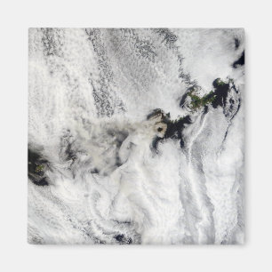 Imán Penacho del volcán de Okmok, islas Aleutian