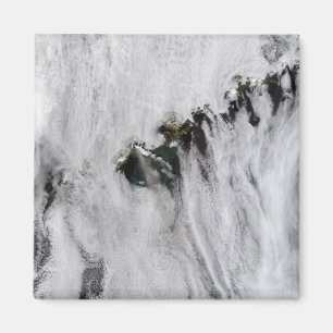 Imán Penachos del volcán de Okmok, islas Aleutian