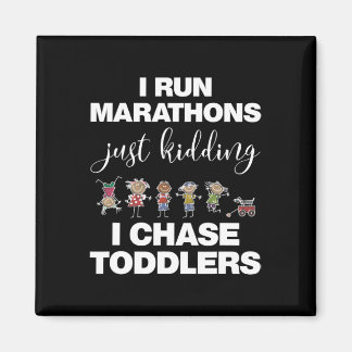 Imán Perseguir a niños pequeños por profesores de guard