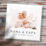 Imán Personalizado de Moda moderna simple vacaciones en<br><div class="desc">El diseño está compuesto por una tipografía moderna de moda con fuentes sans serif y serif. Añade una foto personalizado de la abuela y el año.</div>