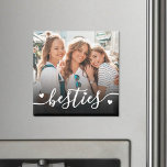 Imán Personalizado Mejor Amigos Foto Keepsake<br><div class="desc">Crea un personalizado con este imán cuadrado personalizado de un lado. Incluye espacio para una foto favorita con la palabra "besties" escrita en la parte inferior en un tipo de letra de guión fluido, acentuada por algunos pequeños detalles del corazón. Un degradado negro sutil se sienta detrás del texto para...</div>