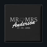 Imán Personalizado Sr. y Sra. Boda Regalo familiar<br><div class="desc">Este es un diseño de monograma boda. Es un regalo perfecto para las parejas y es un símbolo del amor,  el apoyo y la amistad que siempre las rodearán en su viaje a través del matrimonio.</div>