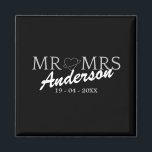 Imán Personalizado Sr. y Sra. Boda Regalo familiar<br><div class="desc">Este es un diseño de monograma boda. Es un regalo perfecto para las parejas y es un símbolo del amor,  el apoyo y la amistad que siempre las rodearán en su viaje a través del matrimonio.</div>