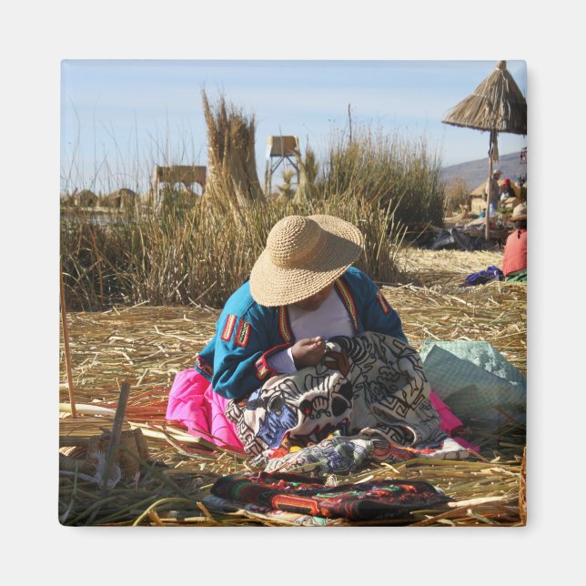 Imán Perú: Mujer masticando bordado (Frente)