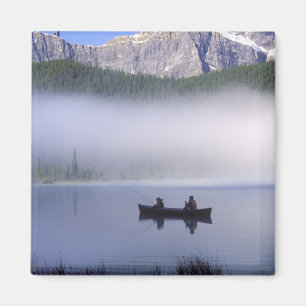 Imán Pesca en canoa en el lago Waterfowl, Banff Naciona