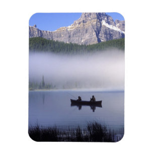Imán Pesca en canoa en el lago Waterfowl, Banff Naciona