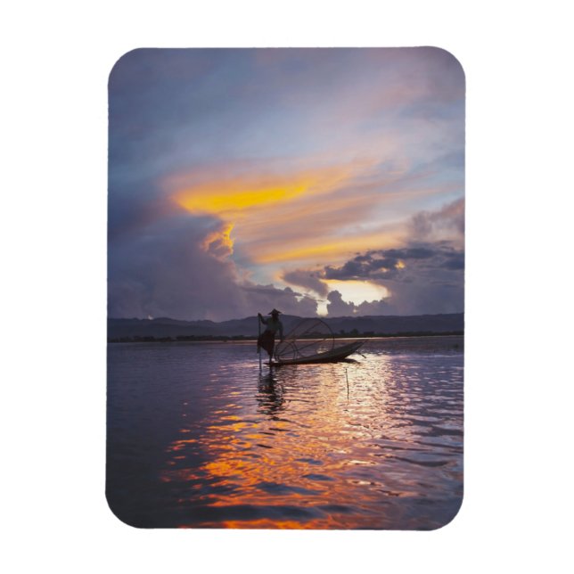 Imán Pescador intha pesca con redes (Vertical)