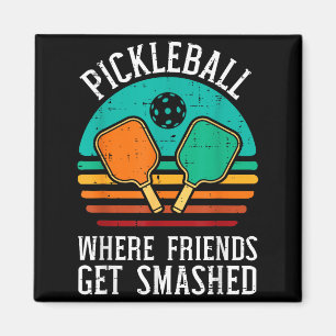 Imán Pickleball donde amigos se estrellan pelota de pic