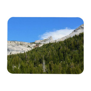 Imán Pico de la Catedral en el Lago Tenaya, Yosemite, C